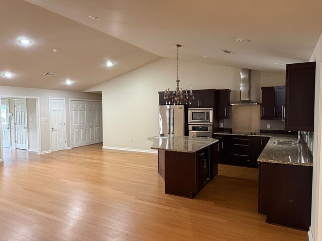 Building Photo - 12 Enclave Cir