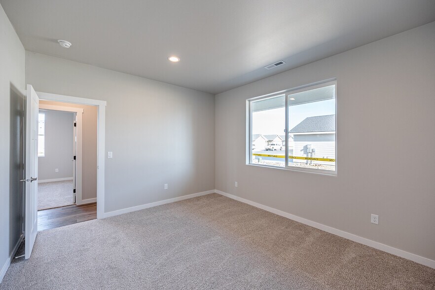 Building Photo - 4075 Quinn Dr NE