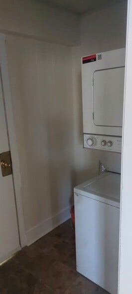 Building Photo - 1530 Waverly Ave