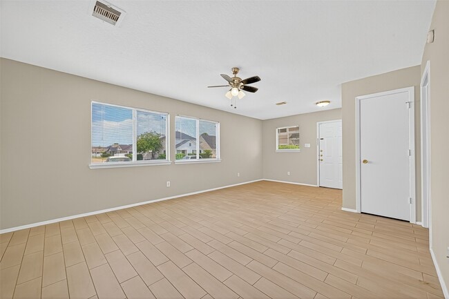 Building Photo - 6343 Settlers Square Ln