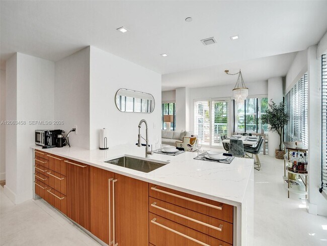 Building Photo - 6103 Aqua Ave
