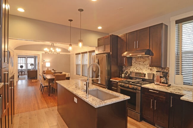 Building Photo - 4750 N Dover St