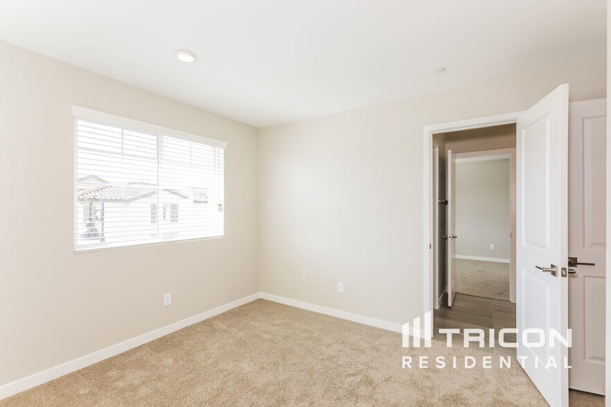 Building Photo - 31589 Dwight Dr