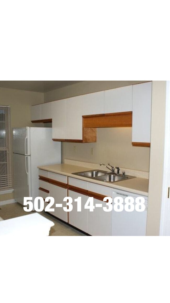 Building Photo - 2060 Leland Dr