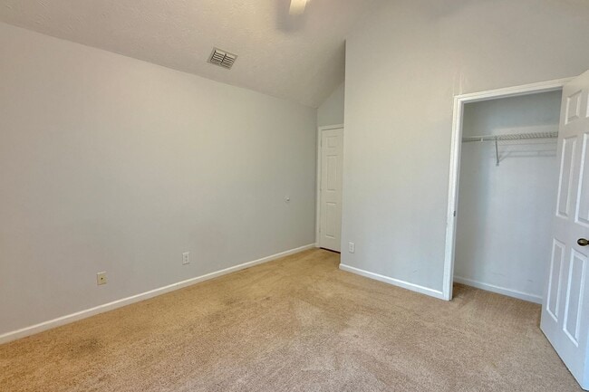 Building Photo - AVAILABLE NOW! (No Pets)