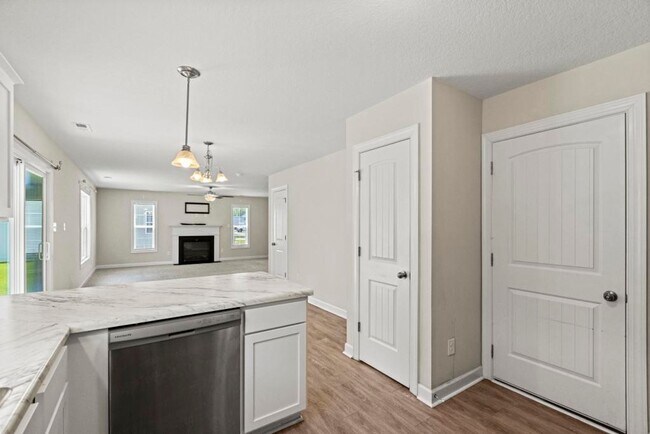 Building Photo - $500 off 1st Month's Rent! Convenience to Camp Lejeune!