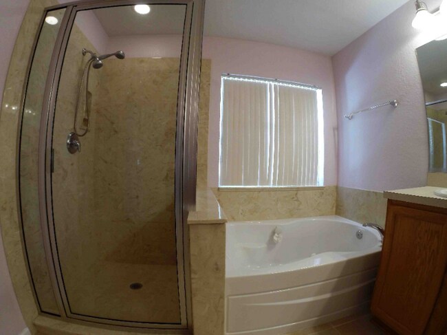 Building Photo - 5073 SW 40th Pl