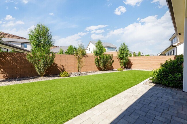 Building Photo - Beautiful 5 Bed 3.5 bath near Sunrise Valley Park In Washington.
