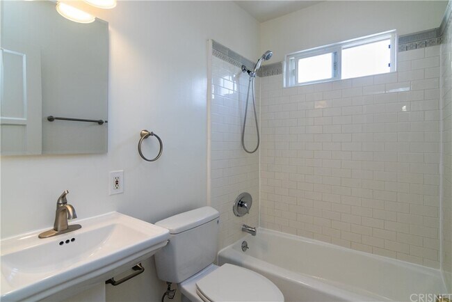 Building Photo - 2334 Keeler St