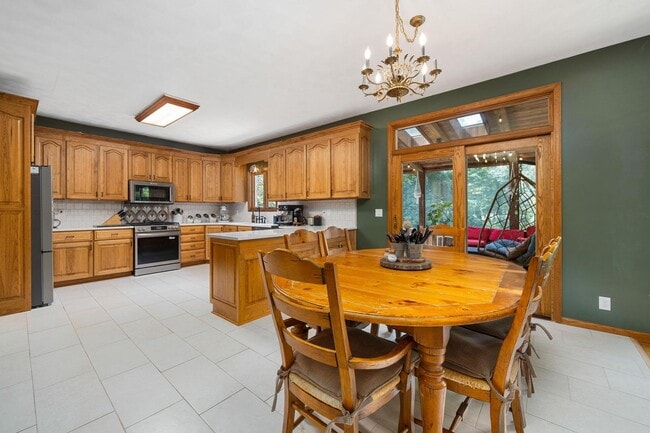 Building Photo - House in Washington IL, 4 bedrooms / 3.5 baths and 3 car attached garage