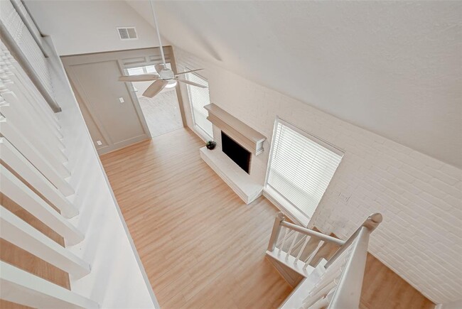 Building Photo - 318 Pine Manor Dr