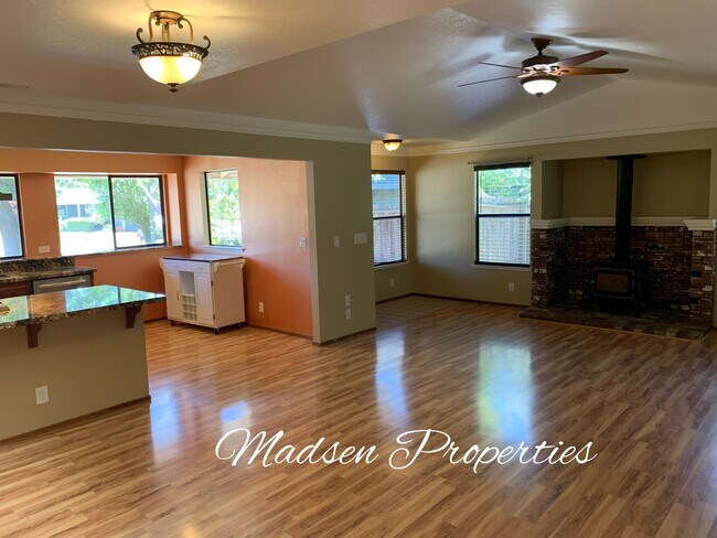 Building Photo - 9 Glenoak Ct