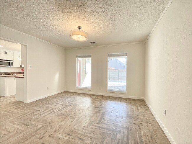 Building Photo - 707 Center Hill Dr