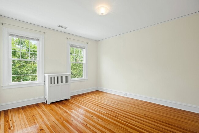 Building Photo - 3 Bedroom Home off of Patterson Ave **Avai...