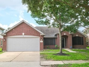 Building Photo - 16535 Cypress Bridge Dr