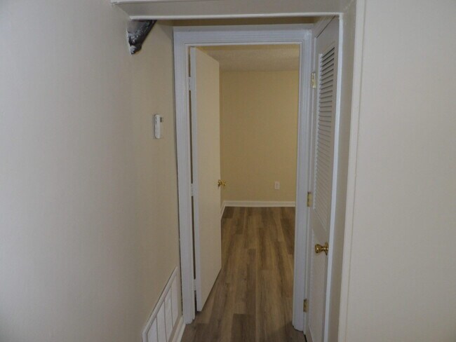 Building Photo - 307 Henry St