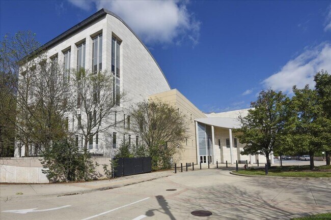 Building Photo - 10513 Weymouth St