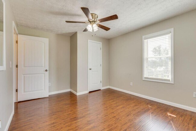 Building Photo - 4221 Maplewood St