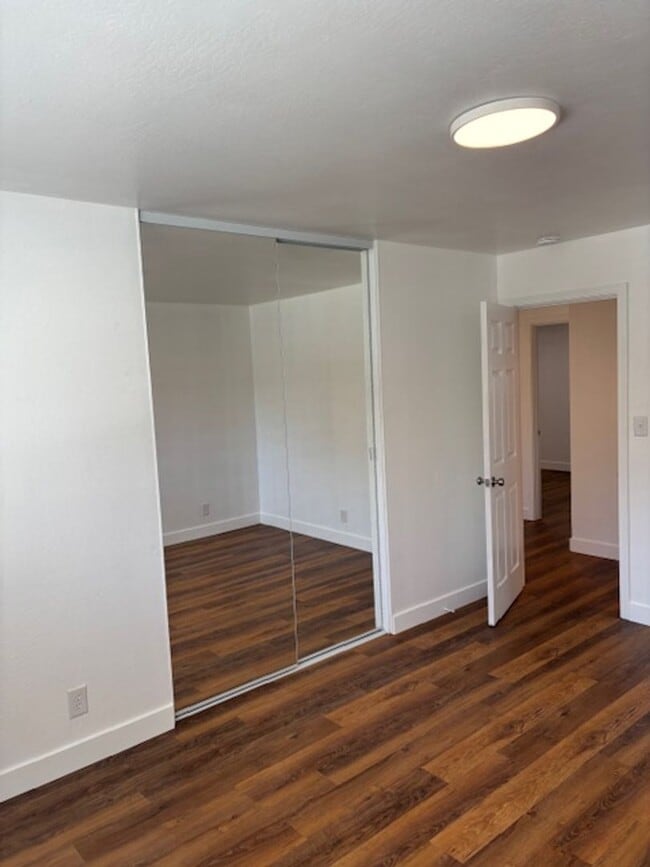 Building Photo - 9 Begonia Ln