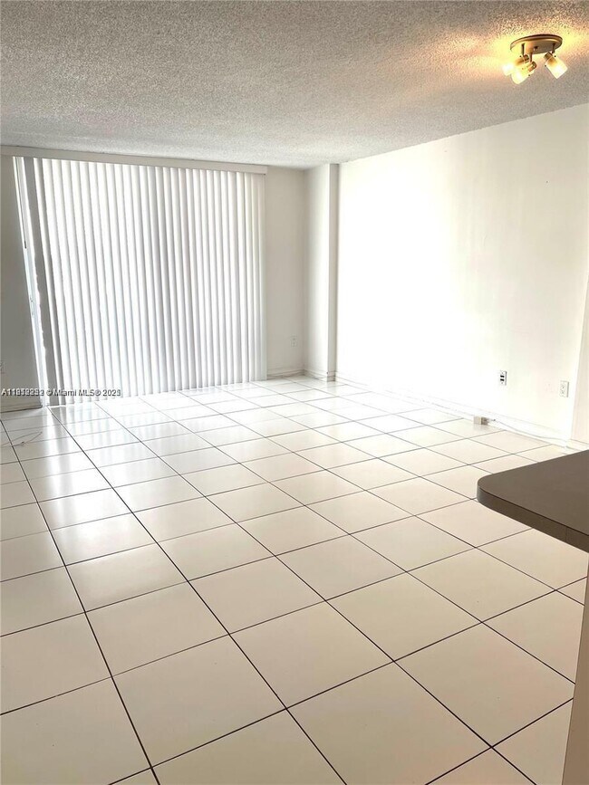 Building Photo - 345 Ocean Dr