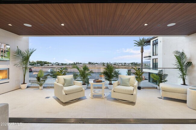 Building Photo - 6587 N Palmeraie Blvd