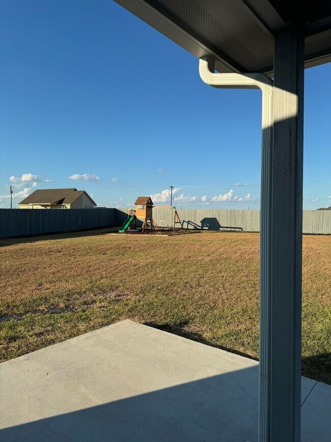 Building Photo - Charming 4BR House in Del Valle