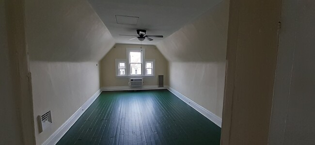 spacious bedroom on 3rd floor - 7718 Brashear St