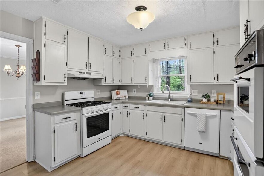 Building Photo - 4624 Mountain Creek Dr