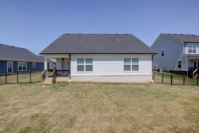 Building Photo - Fresh and Clean 3 bed/2 bath minutes from Exit 8.  Show Stopper!