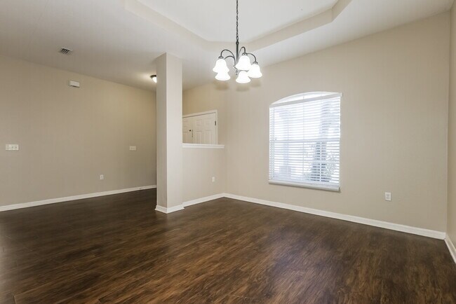 Building Photo - 3677 Sandhill Crane Dr