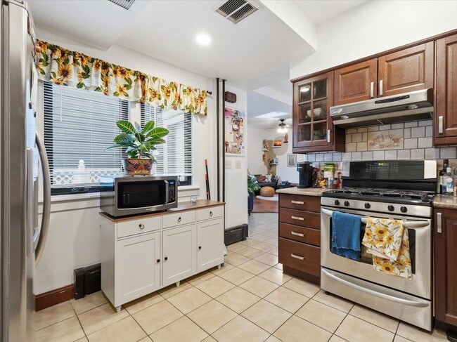 Building Photo - 207 19th St