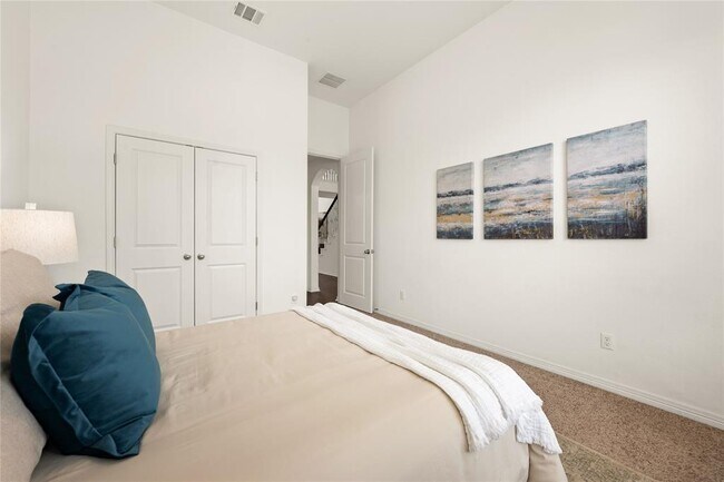 Building Photo - 2213 Santa Isabella Dr