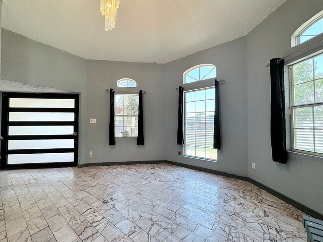 Building Photo - West El Paso/Canutillo 6bed/4bath refrig A/C Home!