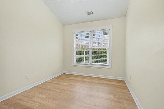 Building Photo - 2545 Walden Lake Dr