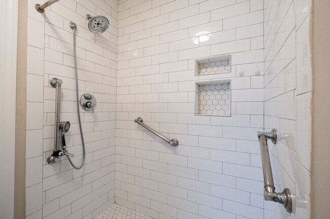 Building Photo - 2BR/2.5BA Townhome – Sweetwater Plantation (West Side)