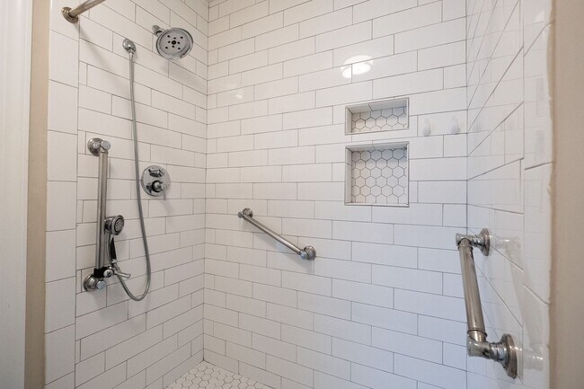 Building Photo - 2BR/2.5BA Townhome – Sweetwater Plantation (West Side)