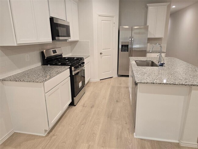 Building Photo - 5014 Cheery Cove Dr