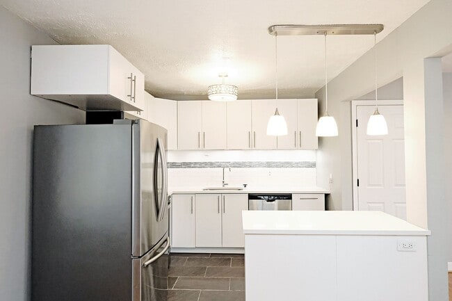 Building Photo - Nicely Updated Duplex Near UVA Medical Center