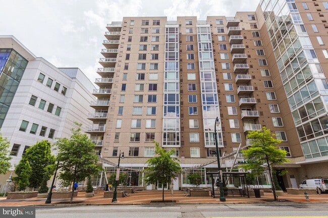 Building Photo - 930 Wayne Ave