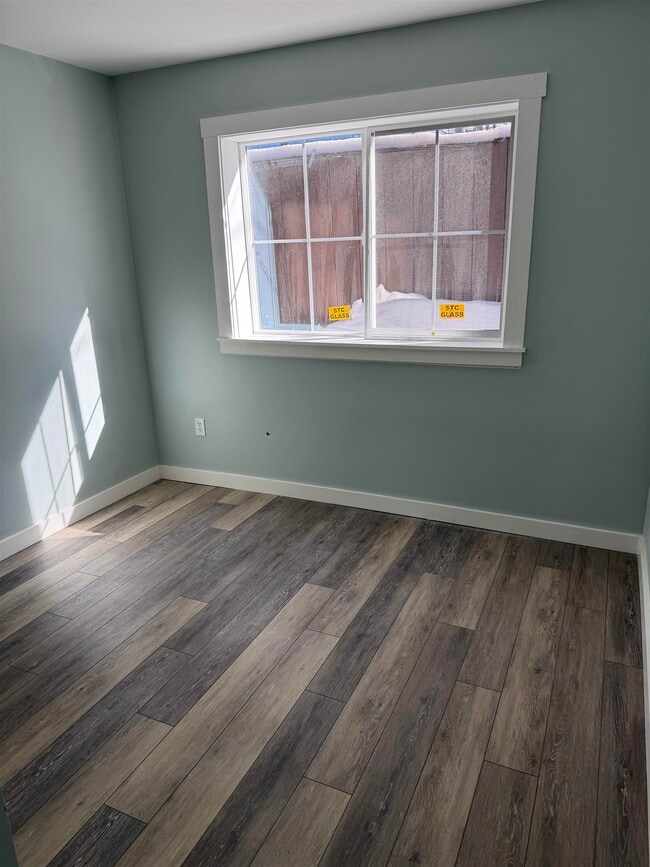 Building Photo - 473 Maple St