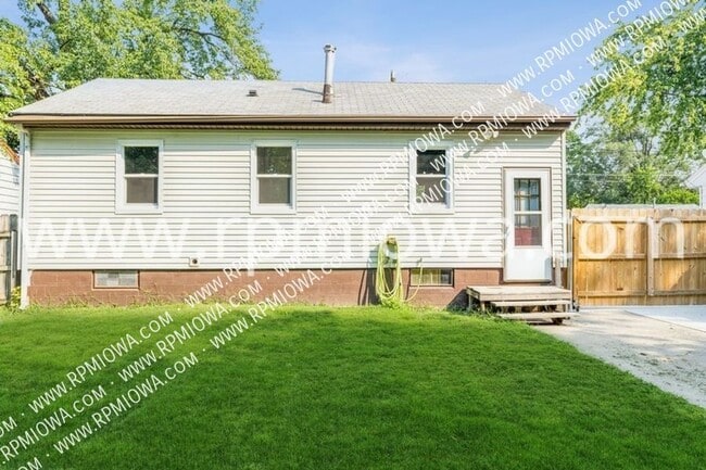 Building Photo - 2935 Indianapolis Ave