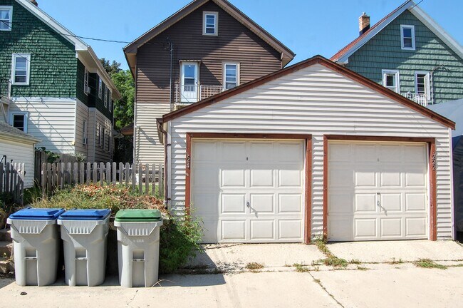 Building Photo - 3224 S Springfield Ave
