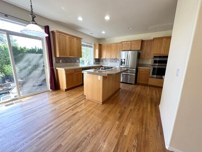 Building Photo - 4 Bedroom Bethany Home with Office on Main Level!