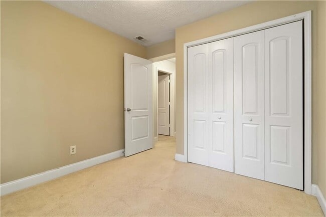 Building Photo - 888 Chartley Dr SW