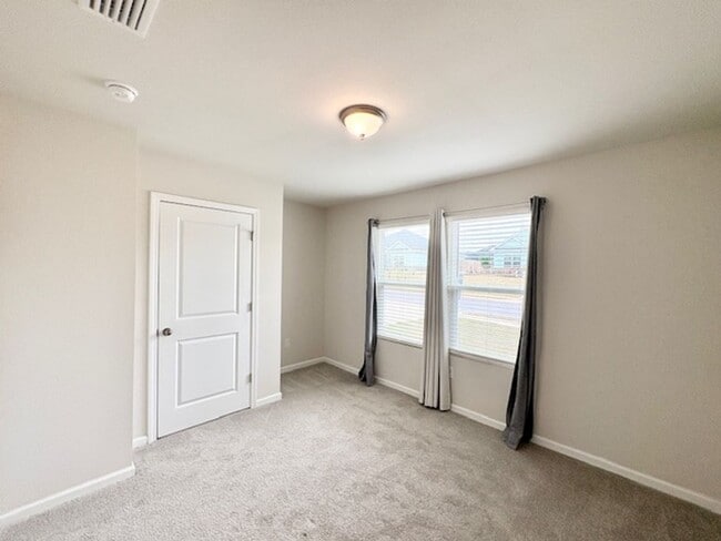 Building Photo - 462 Whispering Creek Ave