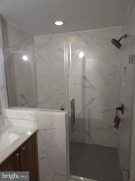 Building Photo - 5064 Cameo Terrace
