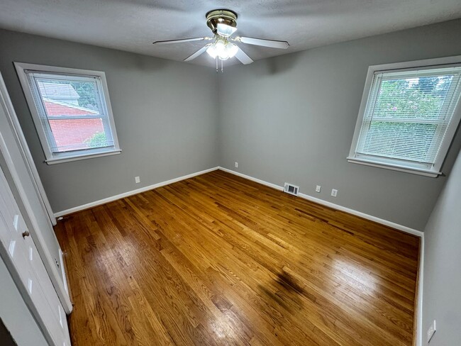 Building Photo - Spacious 4 Bedroom in Fern Creek