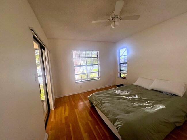 Building Photo - 2900 Olivewood Terrace