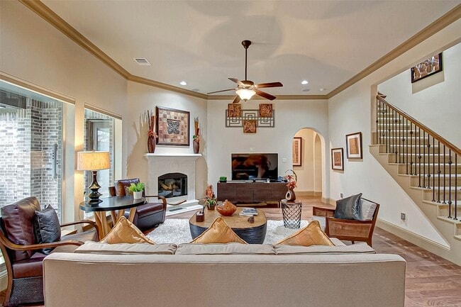 Building Photo - 7 Shearling Ct