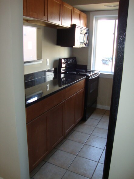 Building Photo - 750 Barnaby St SE